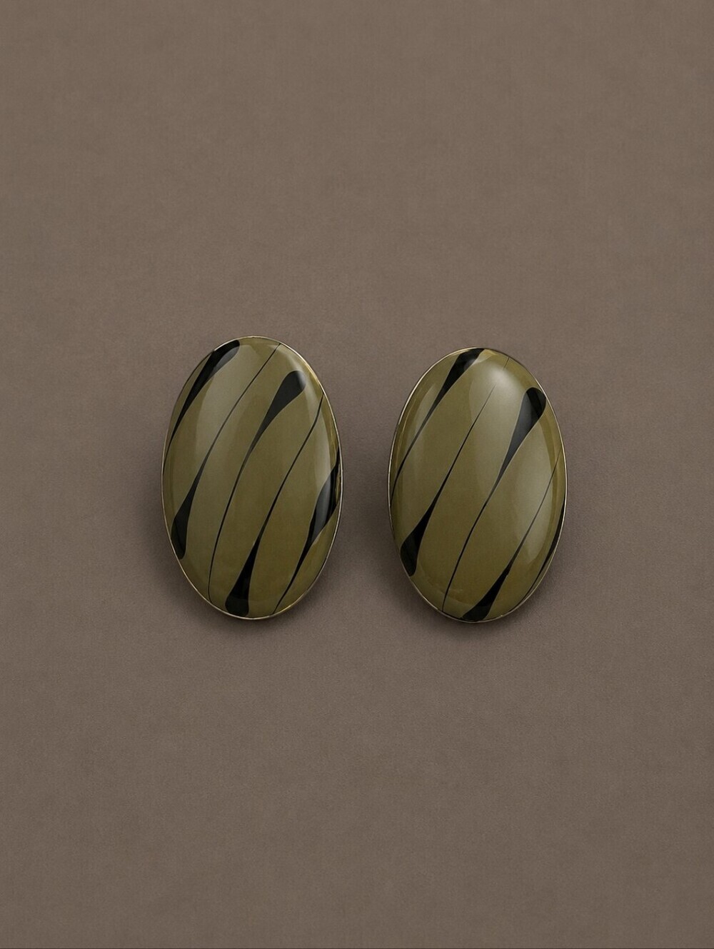 3/$30 VTG Olive Black Marble Oval Earrings